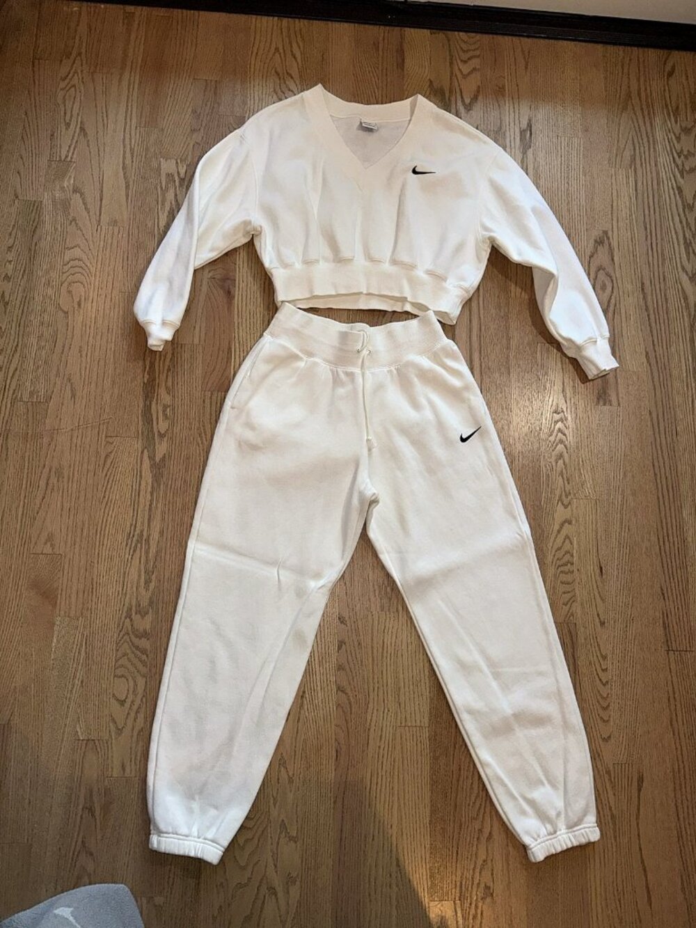 Nike Sportswear Phoenix Fleece Cropped V Neck Sweatshirt and Joggers Set White M